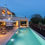 Modern Caruso With Pool In Vabriga Vila Tar-Vabriga