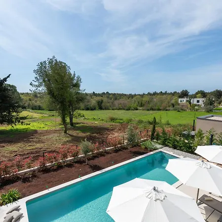 ヴィラ Modern Caruso With Pool In Vabriga