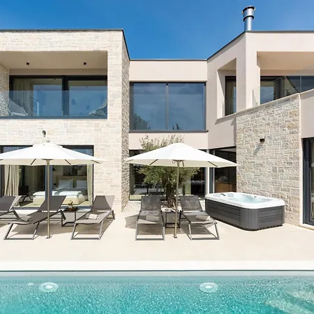 Villa Modern Caruso With Pool In Vabriga