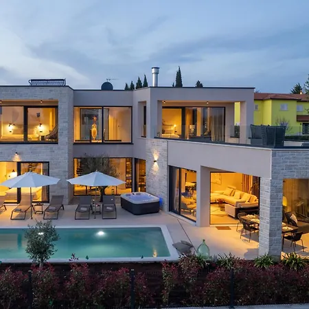 Modern Caruso With Pool In Vabriga * Tar-Vabriga