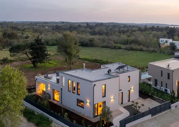 Villa Modern Caruso With Pool In Vabriga