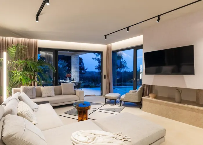 Modern Caruso With Pool In Vabriga * Tar-Vabriga